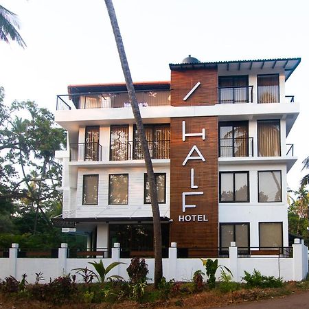 Half Hotel Калангут Экстерьер фото